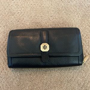 Tory Burch zip wallet